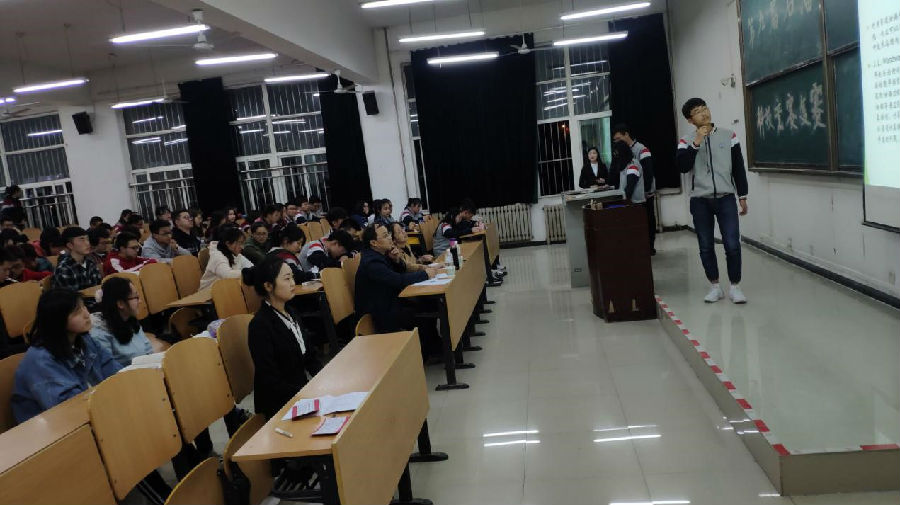 第九屆石油科技知識復賽現(xiàn)場-3.jpg