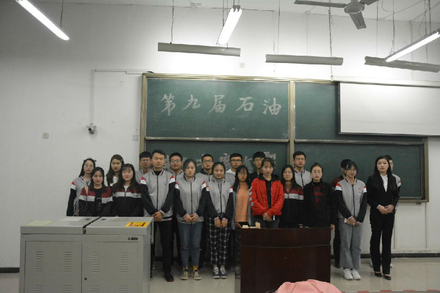 第九屆石油科技知識復賽現(xiàn)場-6.jpg