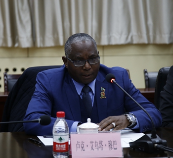 贊校長.jpg